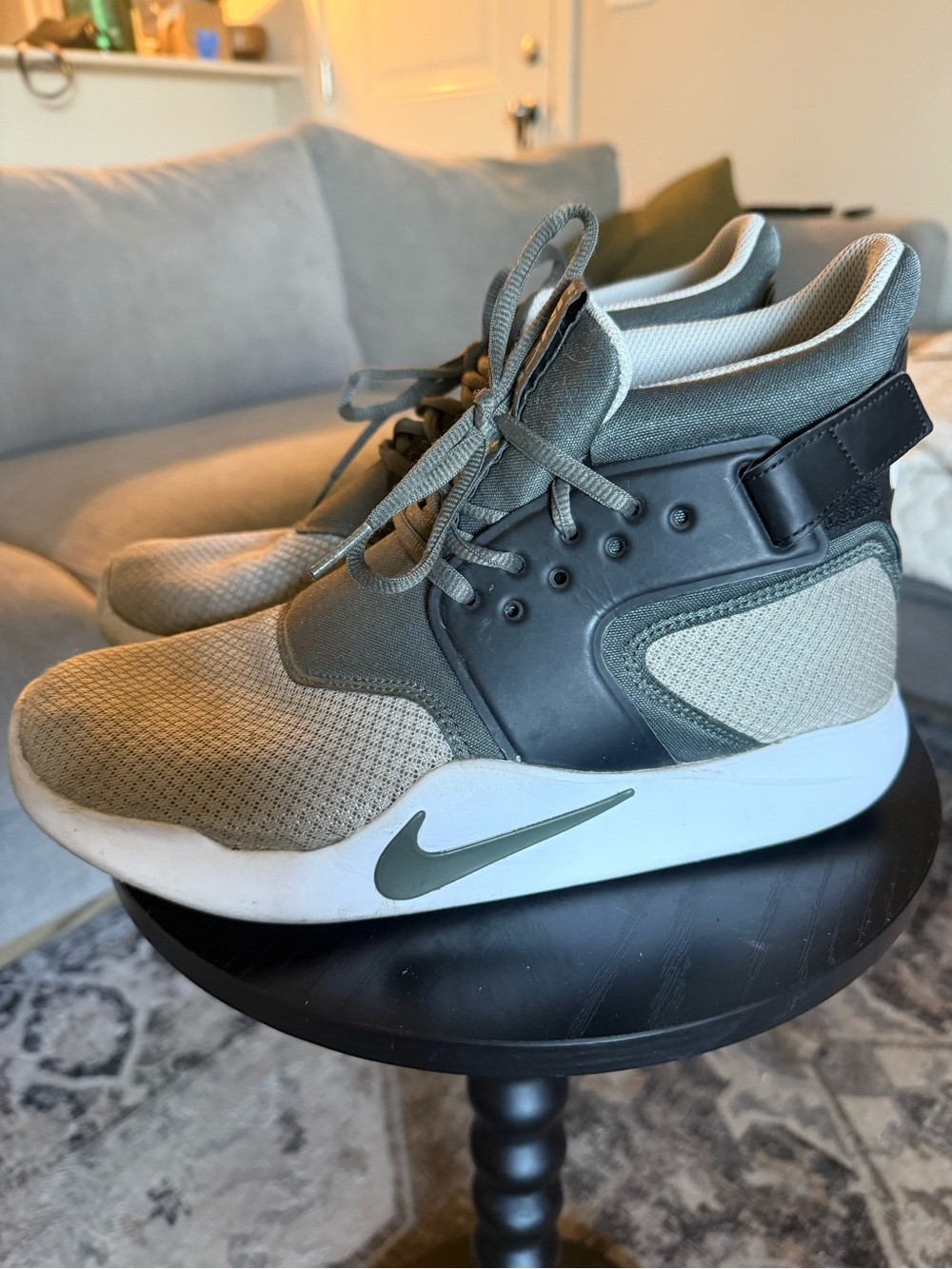 Nike Incursion Mid - Men Size 8.5  High Top Sneakers